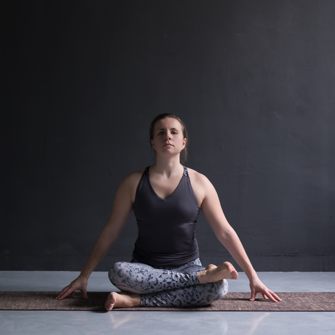 Bhujapidasana – Shoulder Pressing Pose, How To Do, Benefits